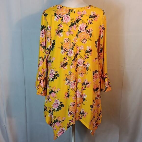 Bobbie Brooks Bell Sleeve Asymmetrical Tunic Top - Picture 3 of 7